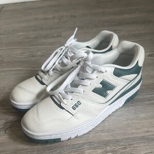 Woman’s Adidas 550 in green spruce